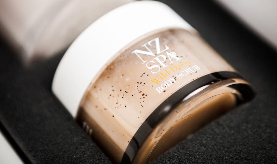 NZSpaWildDaisyBodyScrub M2woman
