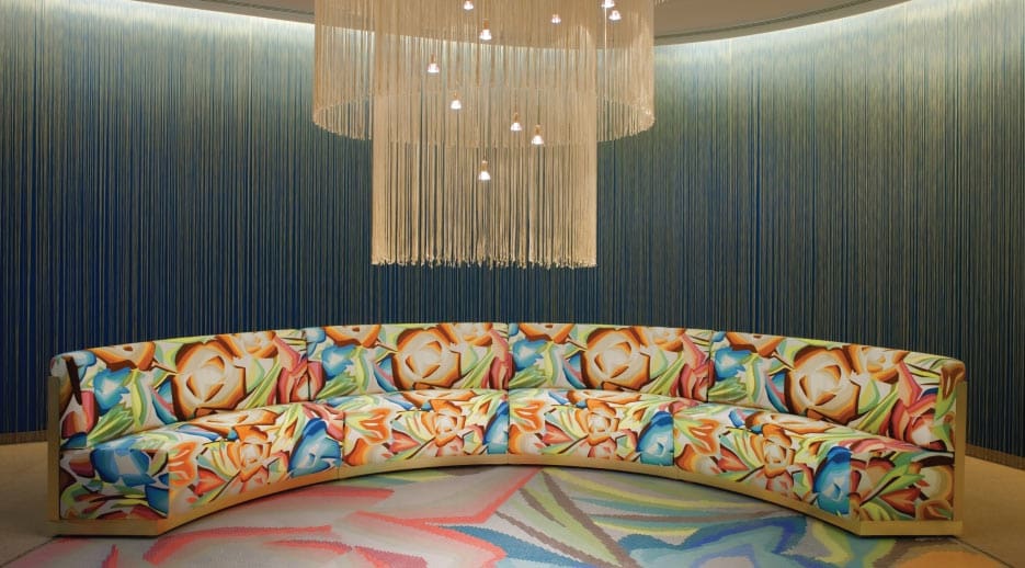 Desertflowerkuwaitlivingchair M2woman