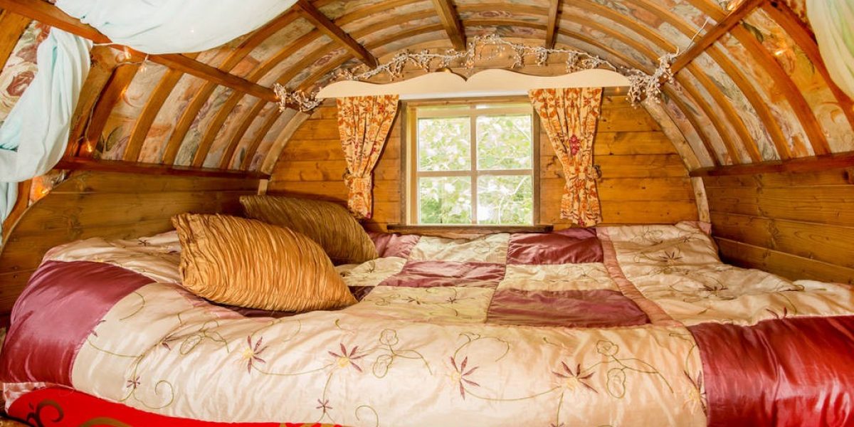Bow Top Elle Gypsy Wagon Cornwall (1)