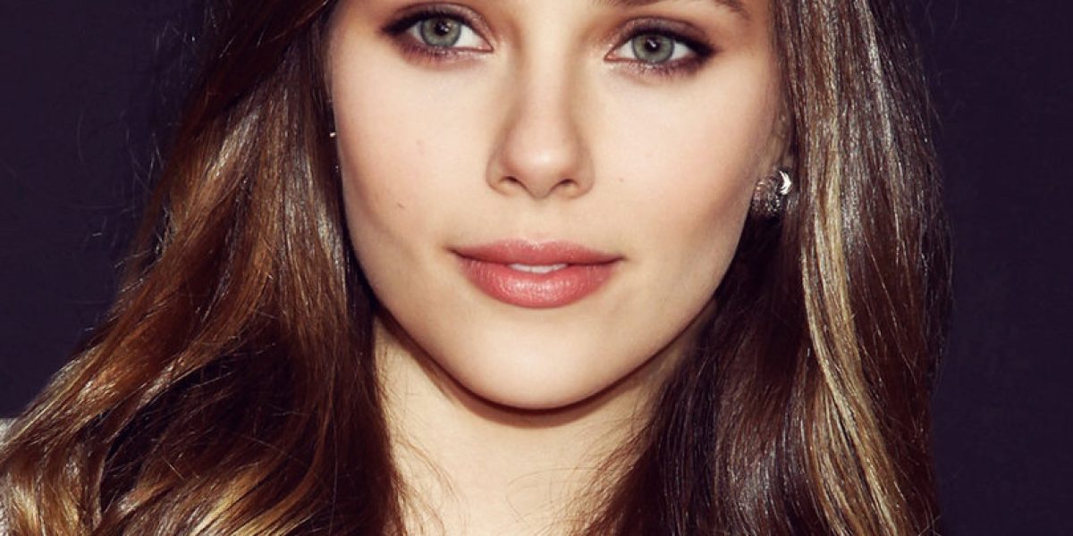 Elizabeth Olsen  Scarlett Johansson