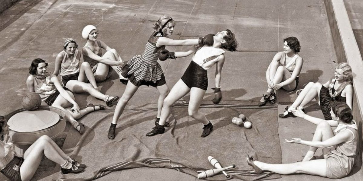 women-boxing-on-a-roof-vintage