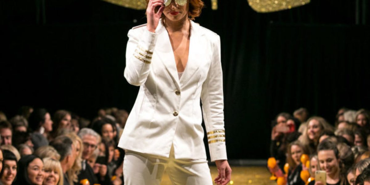 Samantha-Hayes-walking-in-the-Kathryn-Wilson-Show-(2)