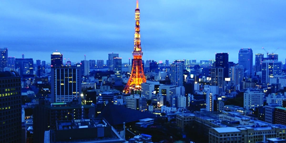 Tokyo_Tower_and_buildings_at_night_-_Cityscape_in_Minato-ku,_Tokyo_(2017-06_by_producebys_@Pixabay_2369054)
