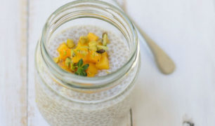 Mango chia pudding