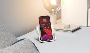 belkin-auf001-boostcharge-wireless-charging-stand-and-speaker-music-charged-on-nightstand-r01-820x461