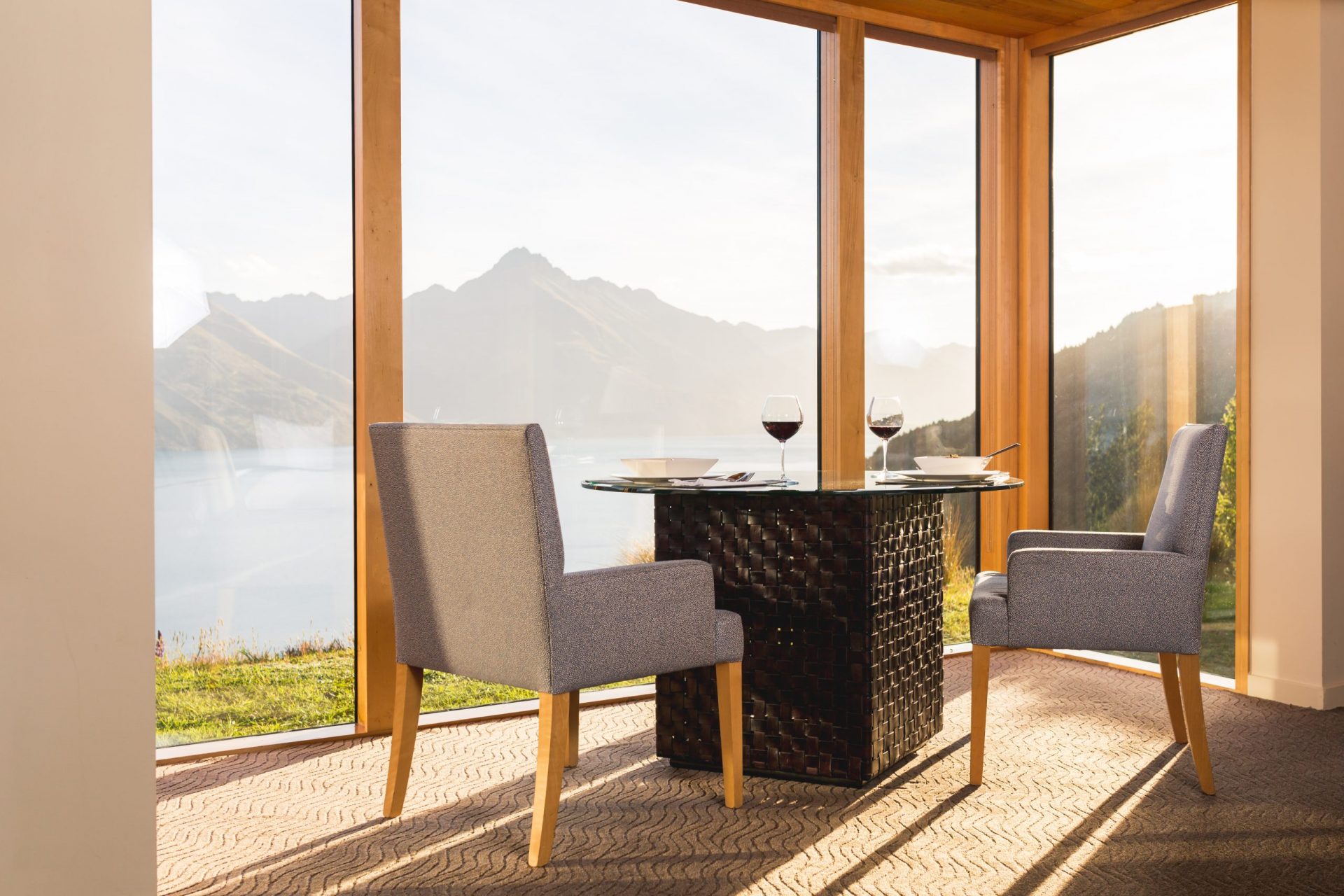 m2woman-summer-21-azur-lodge-new-zealand