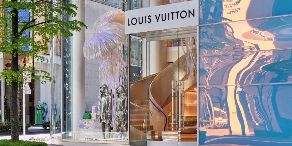 M2woman.com -Louis Vuitton's 7 Story Iridescent Building