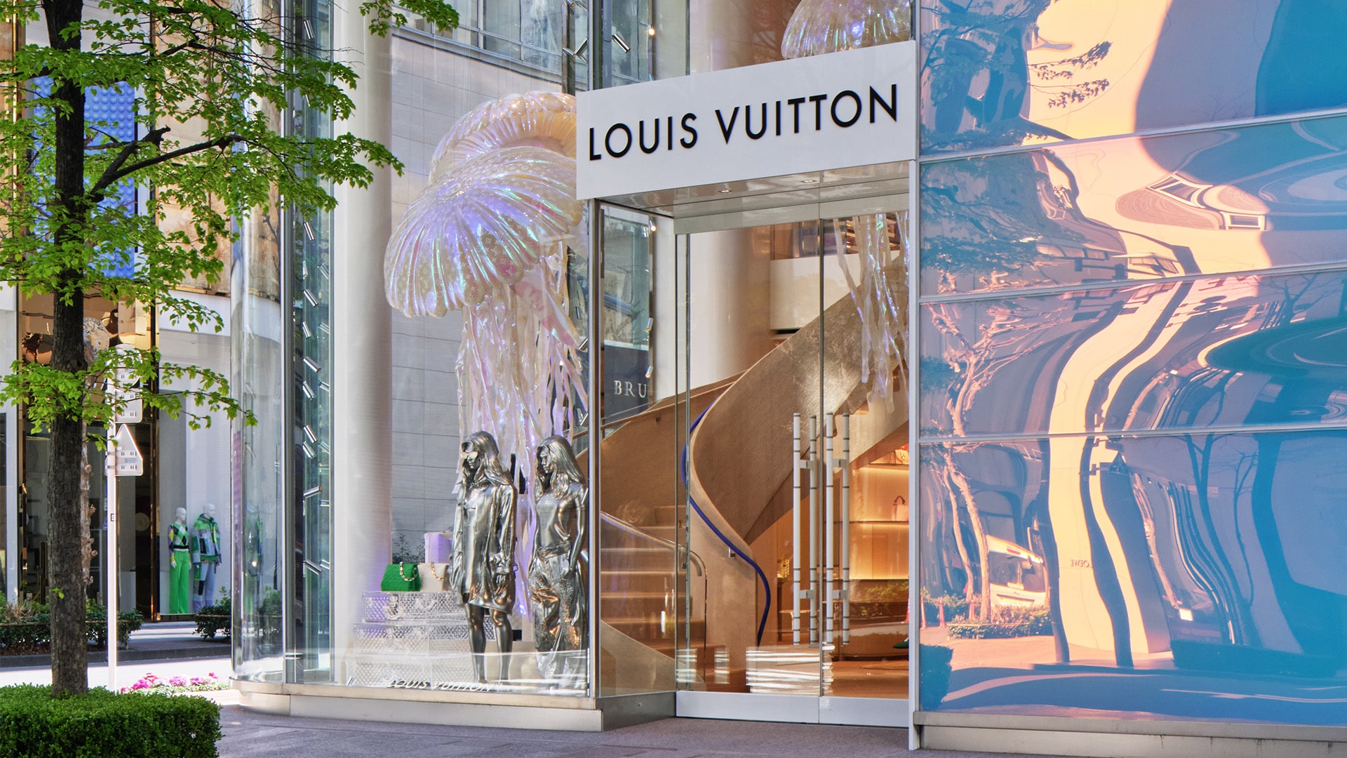 Louis Vuitton And Their Iridescent Building - M2woman