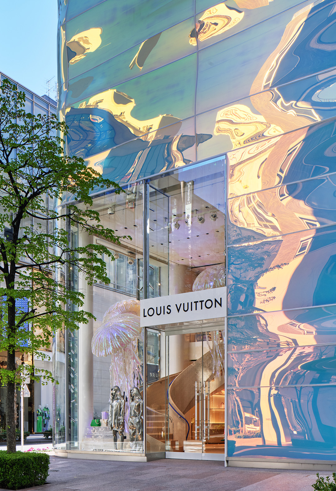 Louis Vuitton And Their Iridescent Building - M2woman