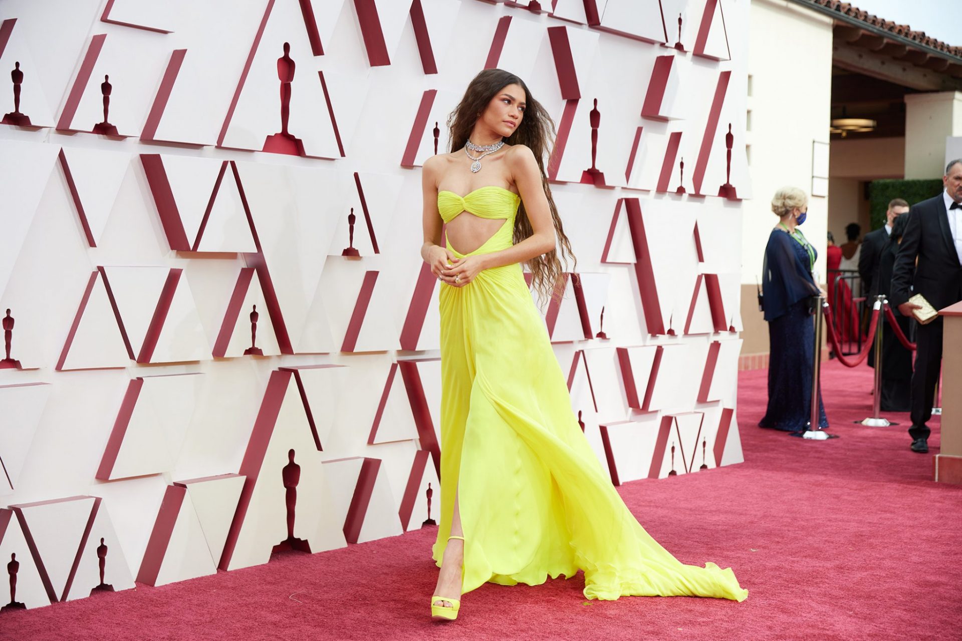 M2woman - Oscars 2021 - M2woman's Top Fashion Picks M2woman - Oscars 2021 - M2woman's Top Fashion Picks