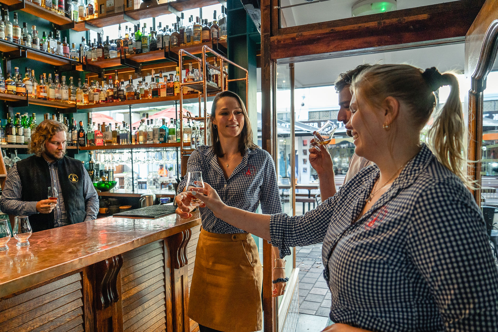 M2woman.com - Dames Of The Dram - Meet The Women Of Whisky Galore Meet The Women Of Whisky Galore - M2woman