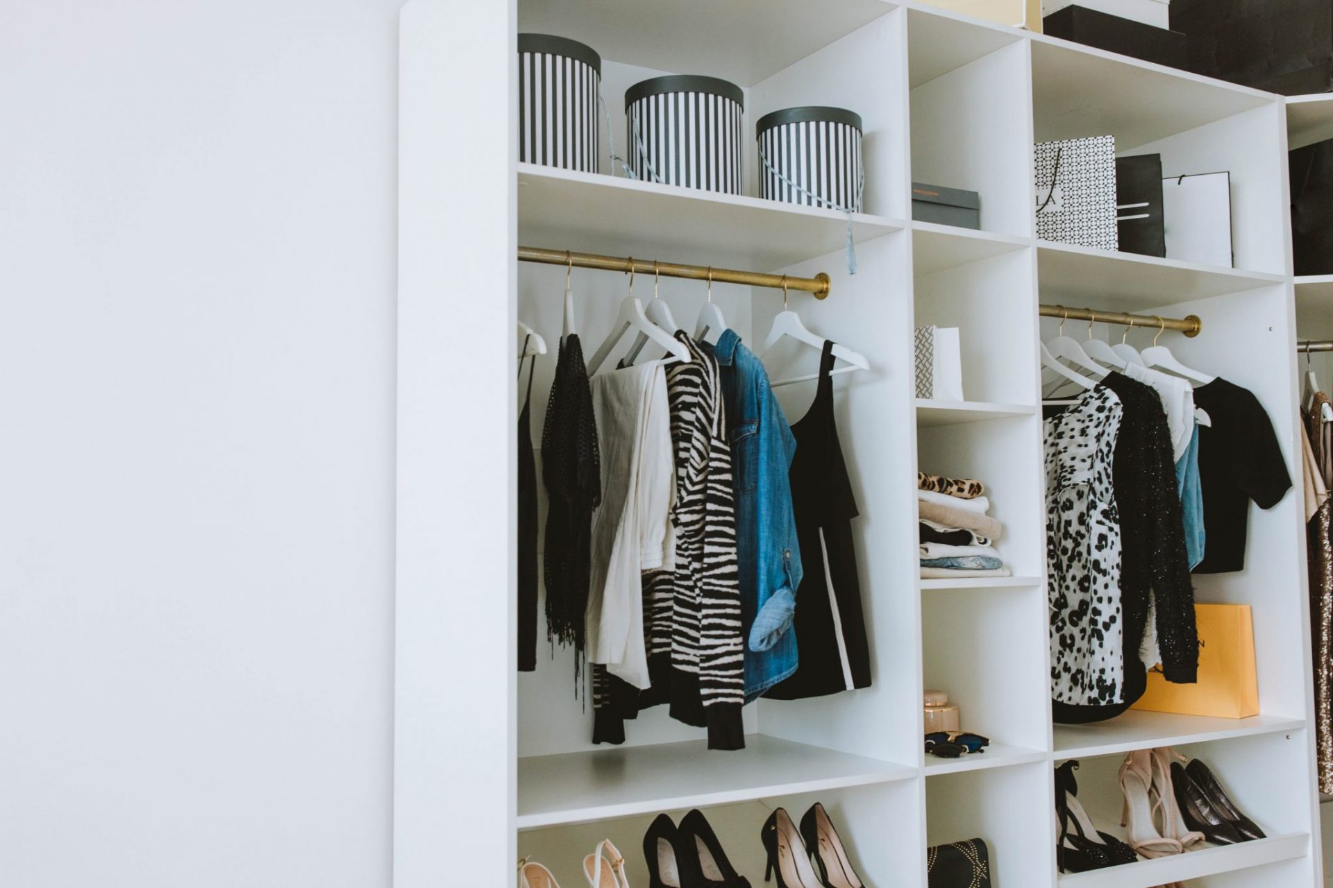 M2now.com - 14 Tips for Creating the Perfect Walk-In Wardrobe M2now.com - 14 Tips for Creating the Perfect Walk-In Wardrobe