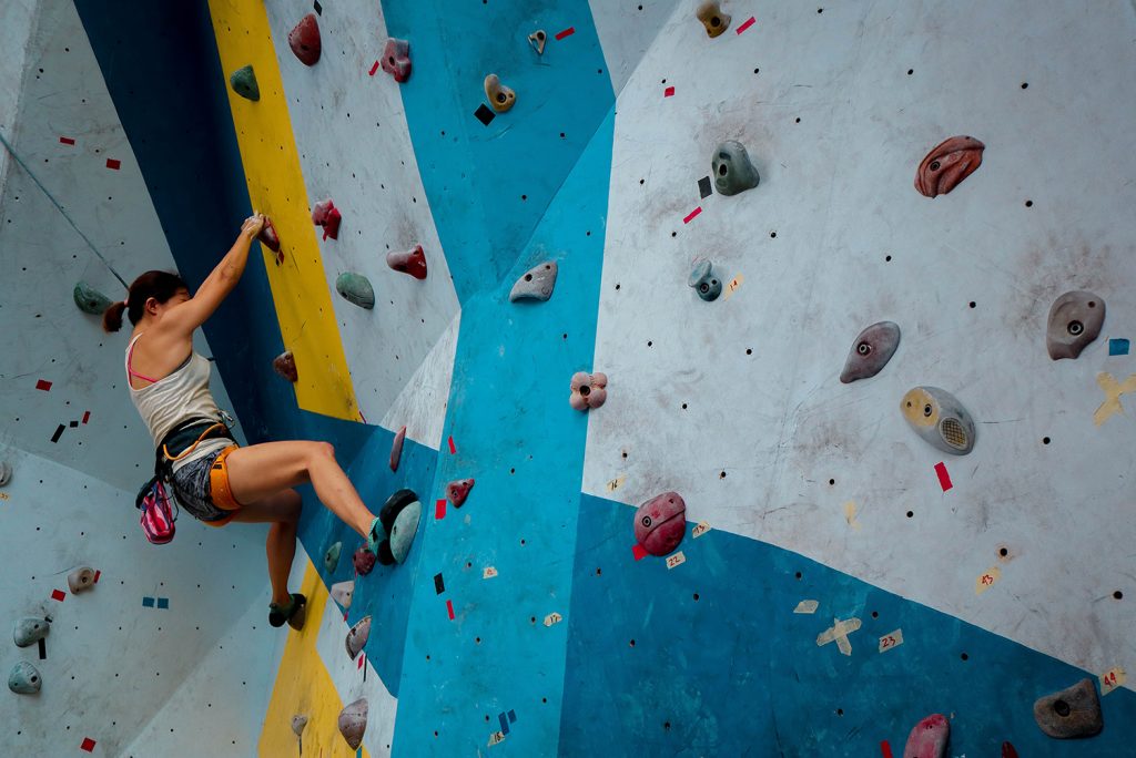 m2woman-indoor-workouts-rock-climbing